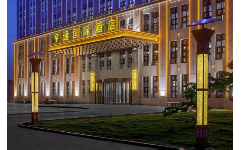 新疆特克斯縣享通國際酒店夜景亮化及樓頂LED發光字工程